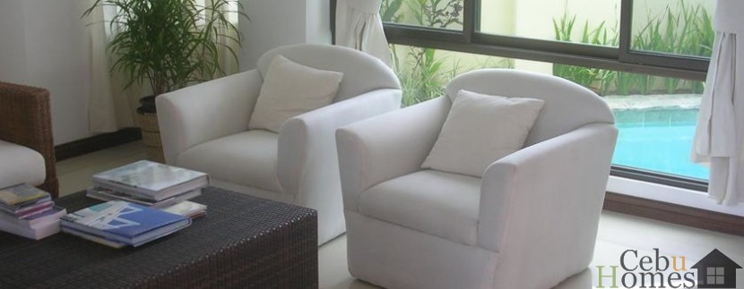 living room vue of pool