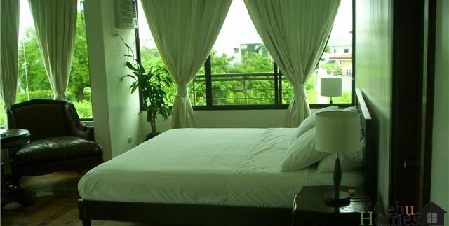 masters bedroom calif. king bed