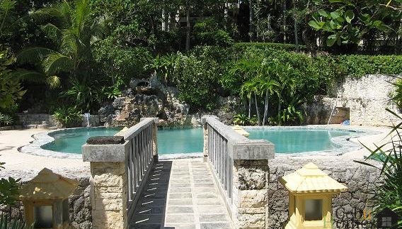 Bridge to bottom pool