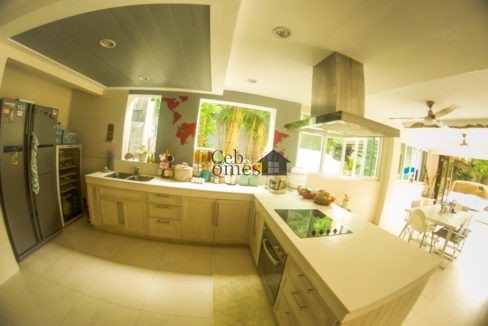 IMG-e068ff6fba6fbea363f0fe3100eb29e4-V